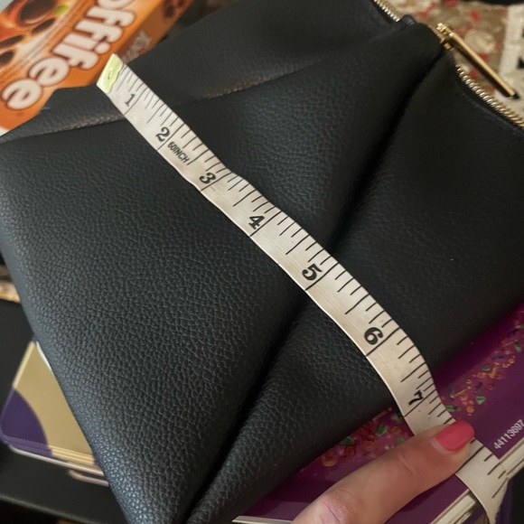 Bn Black Pyramid wristlet - Picture 3 of 5